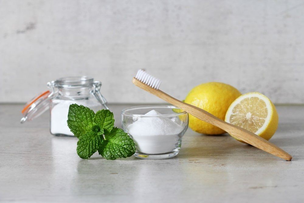 Des solutions naturelles mais dangereuses pour le blanchiment des dents