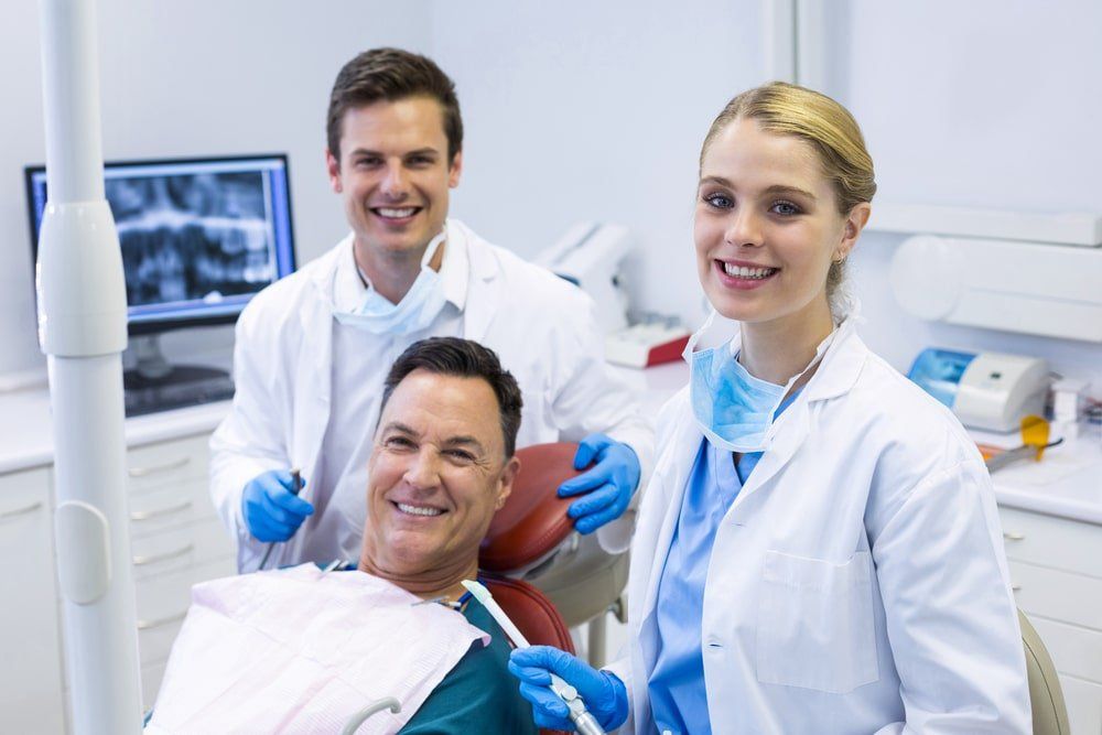 L'équipe d'une clinique dentaire