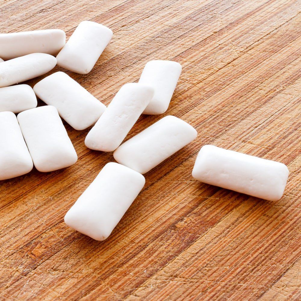 des gommes sans sucre sur une table