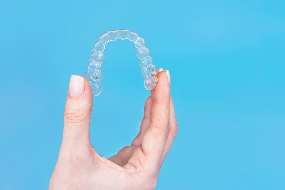 Des gouttières utilisées en orthodontie invisible