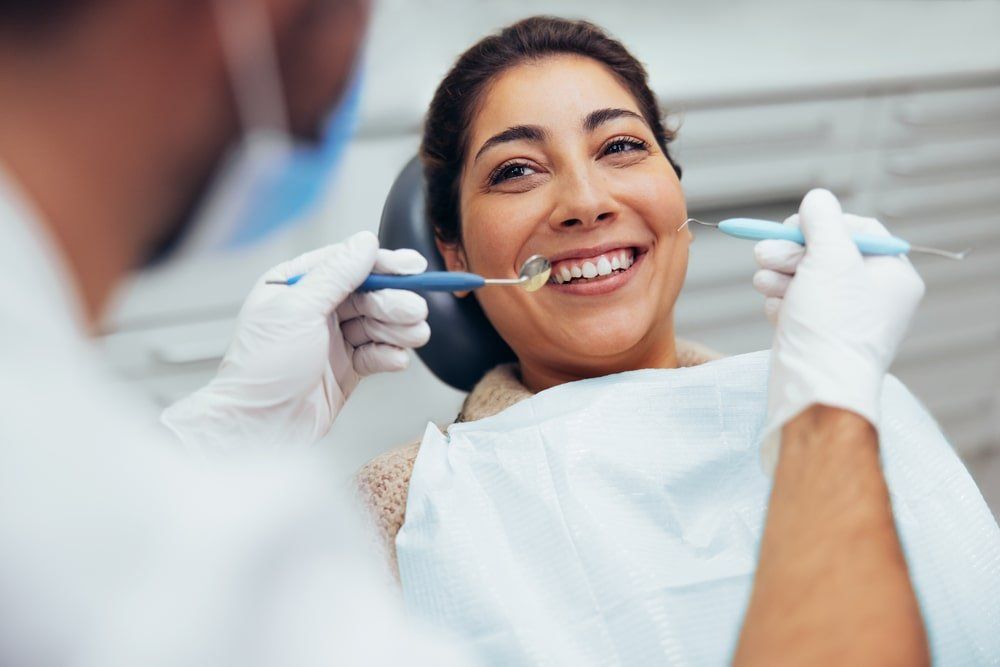 femme chez le dentiste